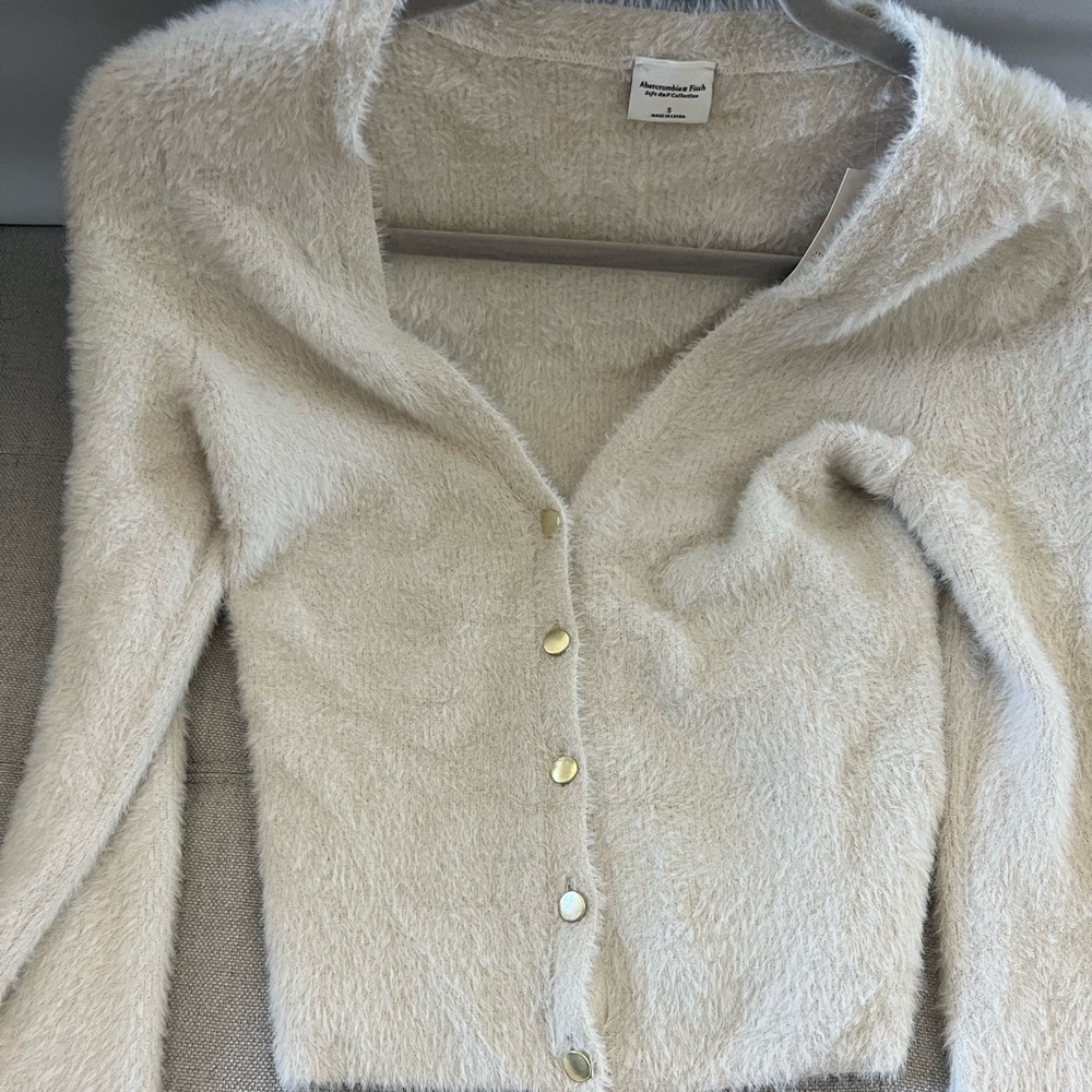 NWT Abercrombie and Fitch soft a & f cream cardigan size Small